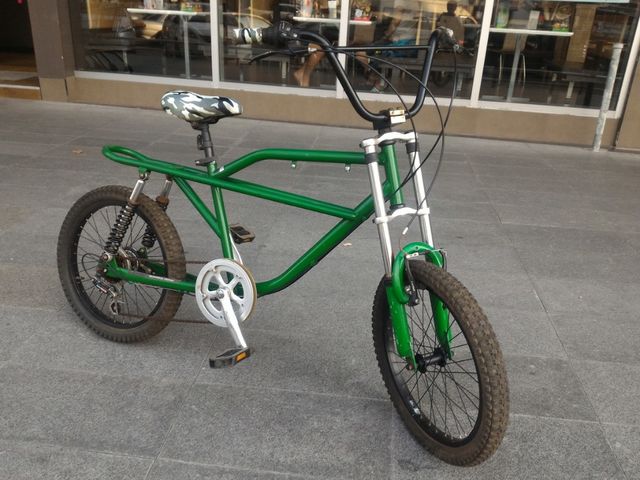 จักรยาน สไตล์วิบาก เฟรมเหล็กสีเขียวทหาร